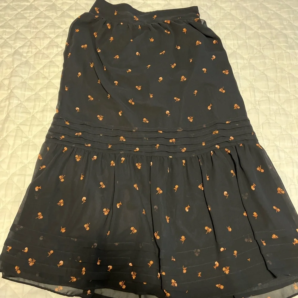 NWOT skirt - Picture 4 of 5